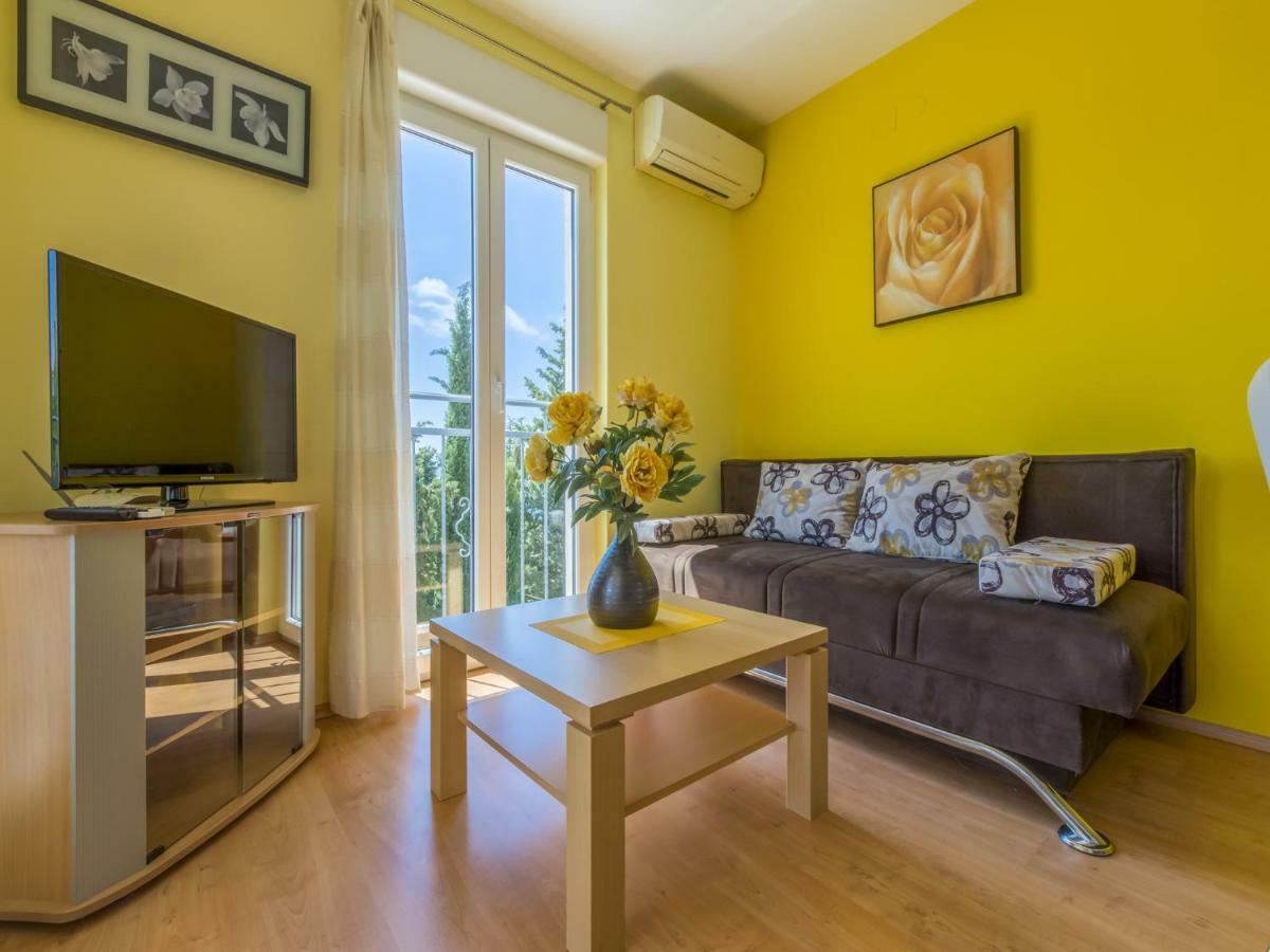 Dolores Apartment